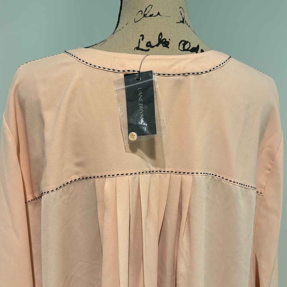 Lane Bryant blouse size 26/28 in a pale pink/blush - Picture 4 of 10